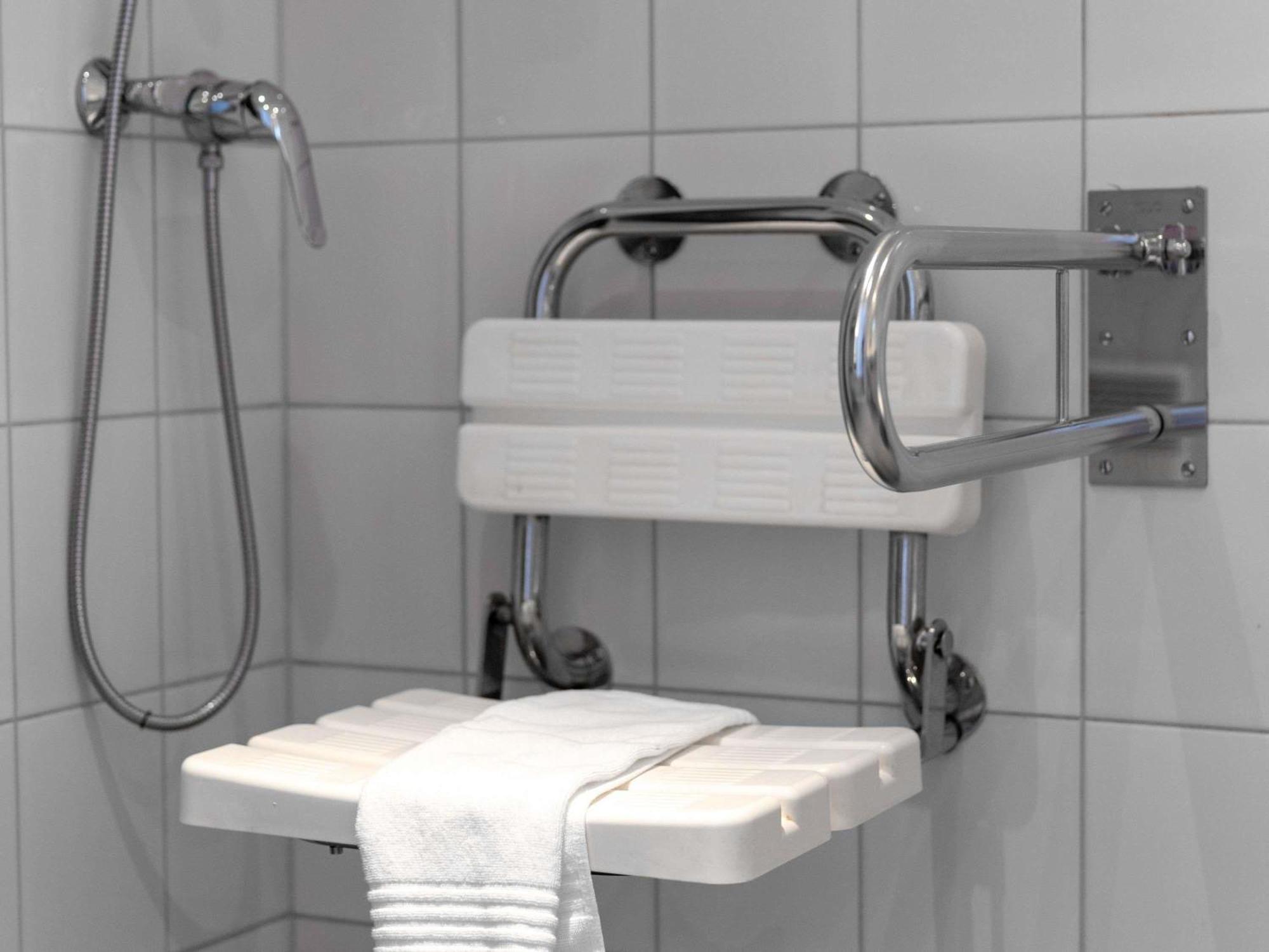 Standard Twin Room Disability Access